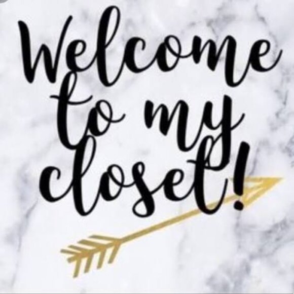 Women's Zirconia Round Cut Fashion Ring with a Split Band & Pavé Accent Stones - Picture 6 of 6